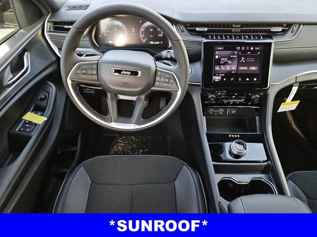 New 2025 Jeep Grand Cherokee Laredo image 4