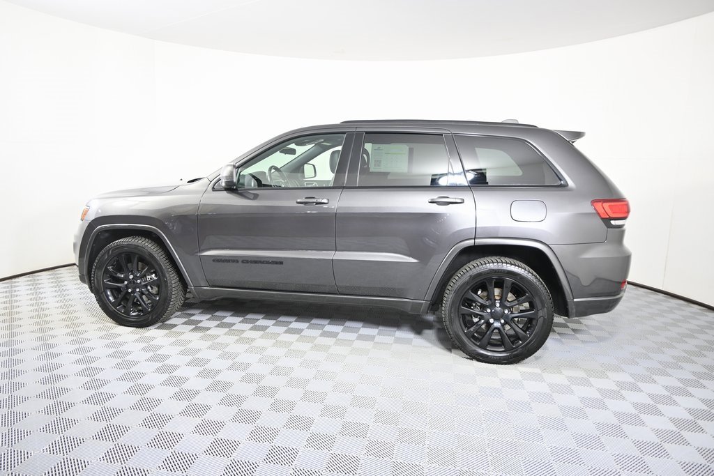 Used 2021 Jeep Grand Cherokee Laredo X image 3