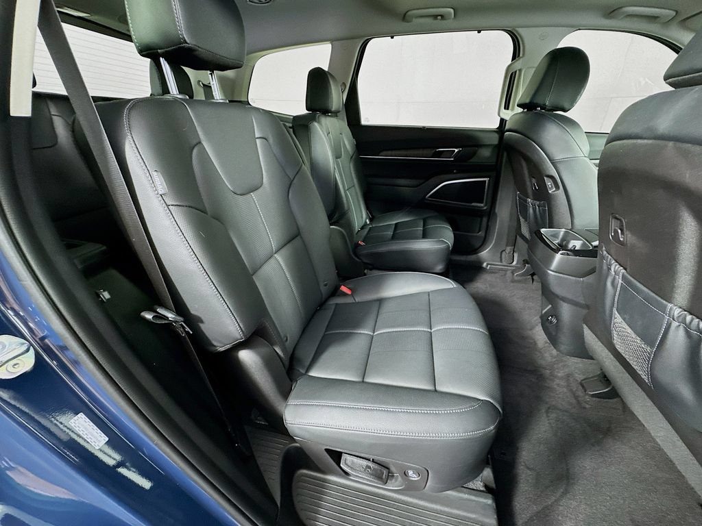 Used 2025 Kia Telluride EX w/ EX Captain's Chair Package FWD image 38
