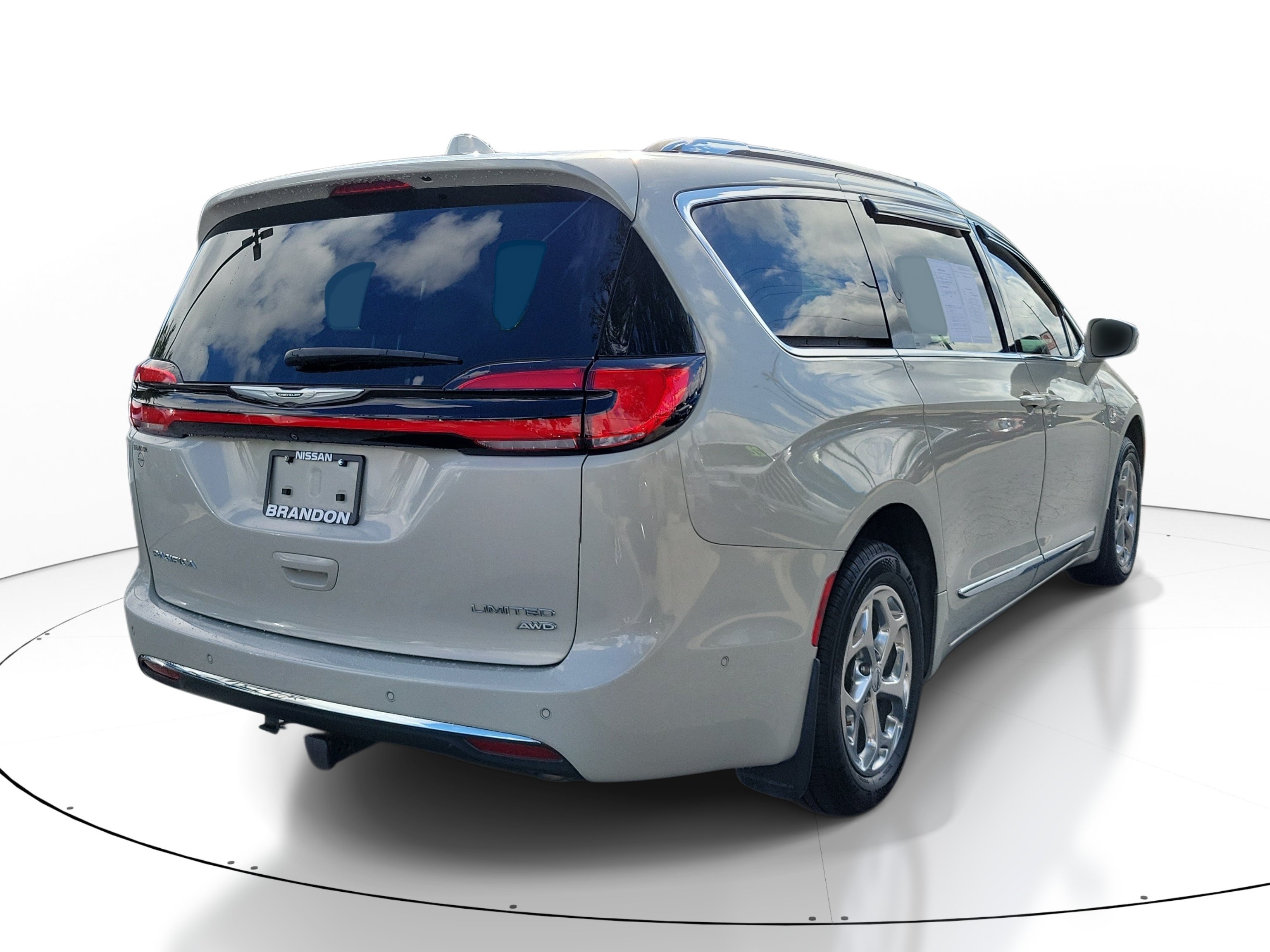 Used 2021 Chrysler Pacifica Limited w/ Uconnect Theater Family Group AWD/4WD image 7