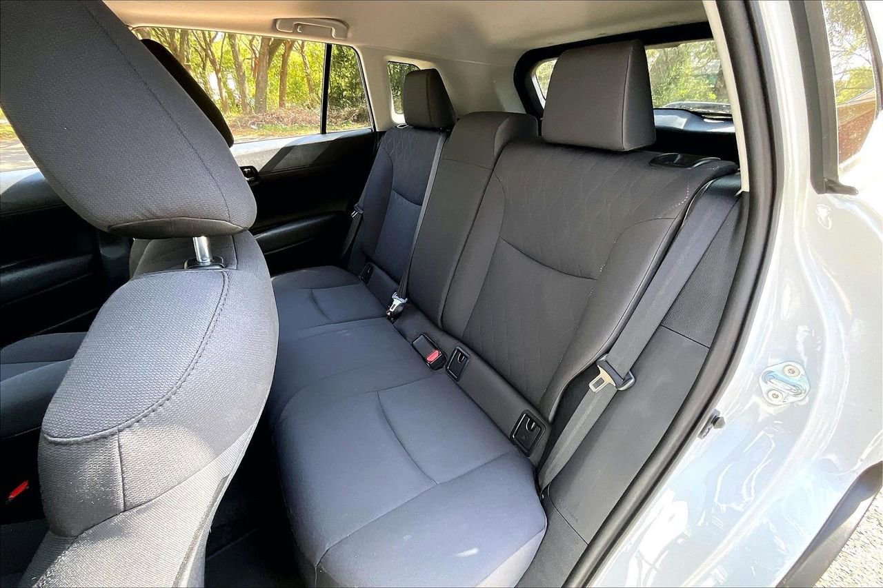 Used 2025 Toyota Corolla Cross LE w/ Moonroof Package image 19