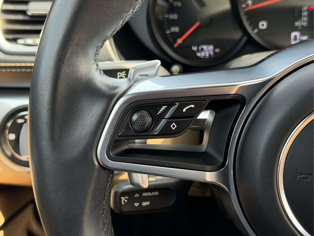 Used 2019 Porsche 718 Cayman RWD image 7