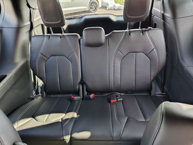 New 2026 Chrysler Pacifica Select w/ S Appearance Package image 32