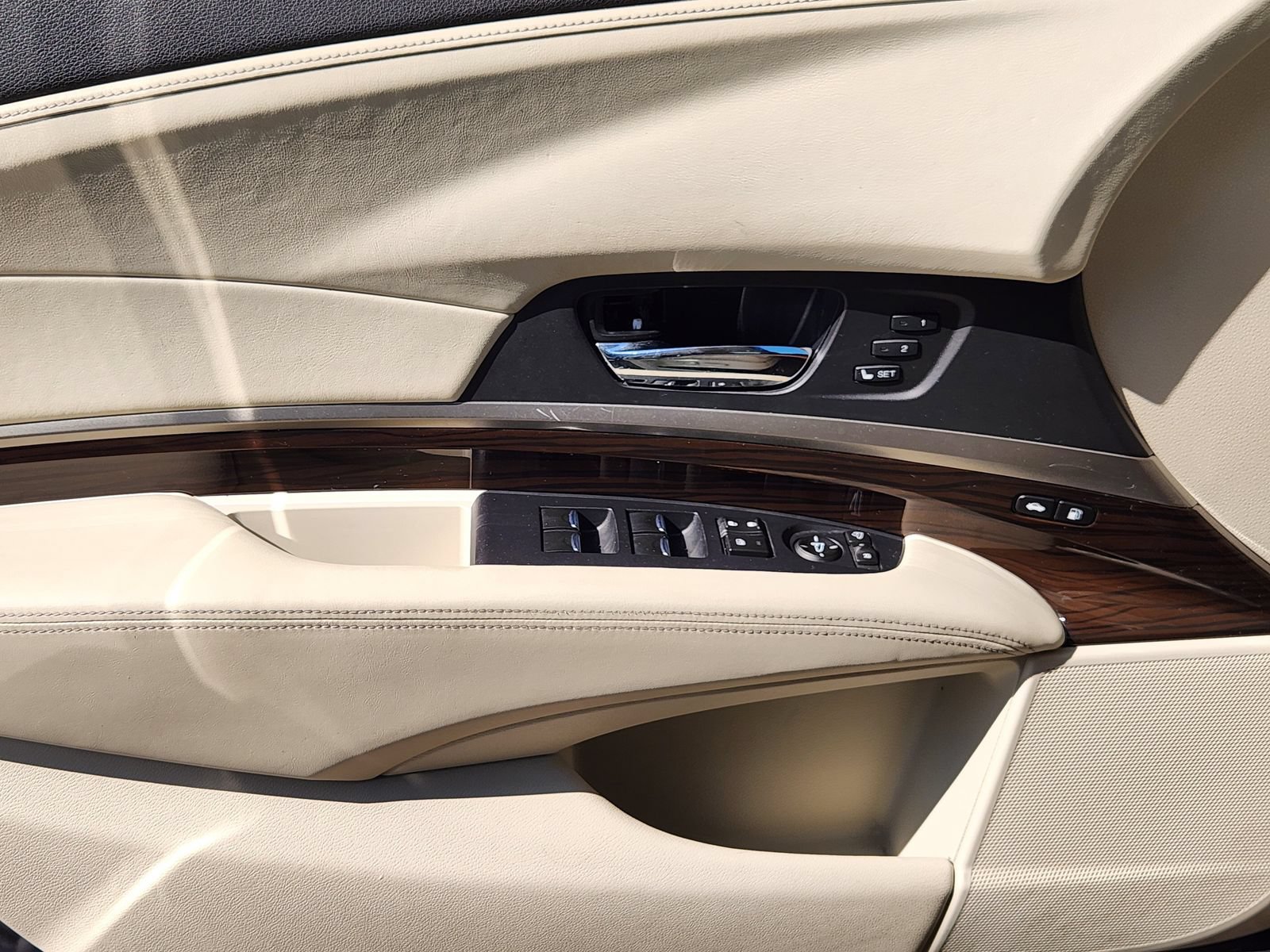 Used 2014 Acura RLX w/ Technology Package FWD image 26