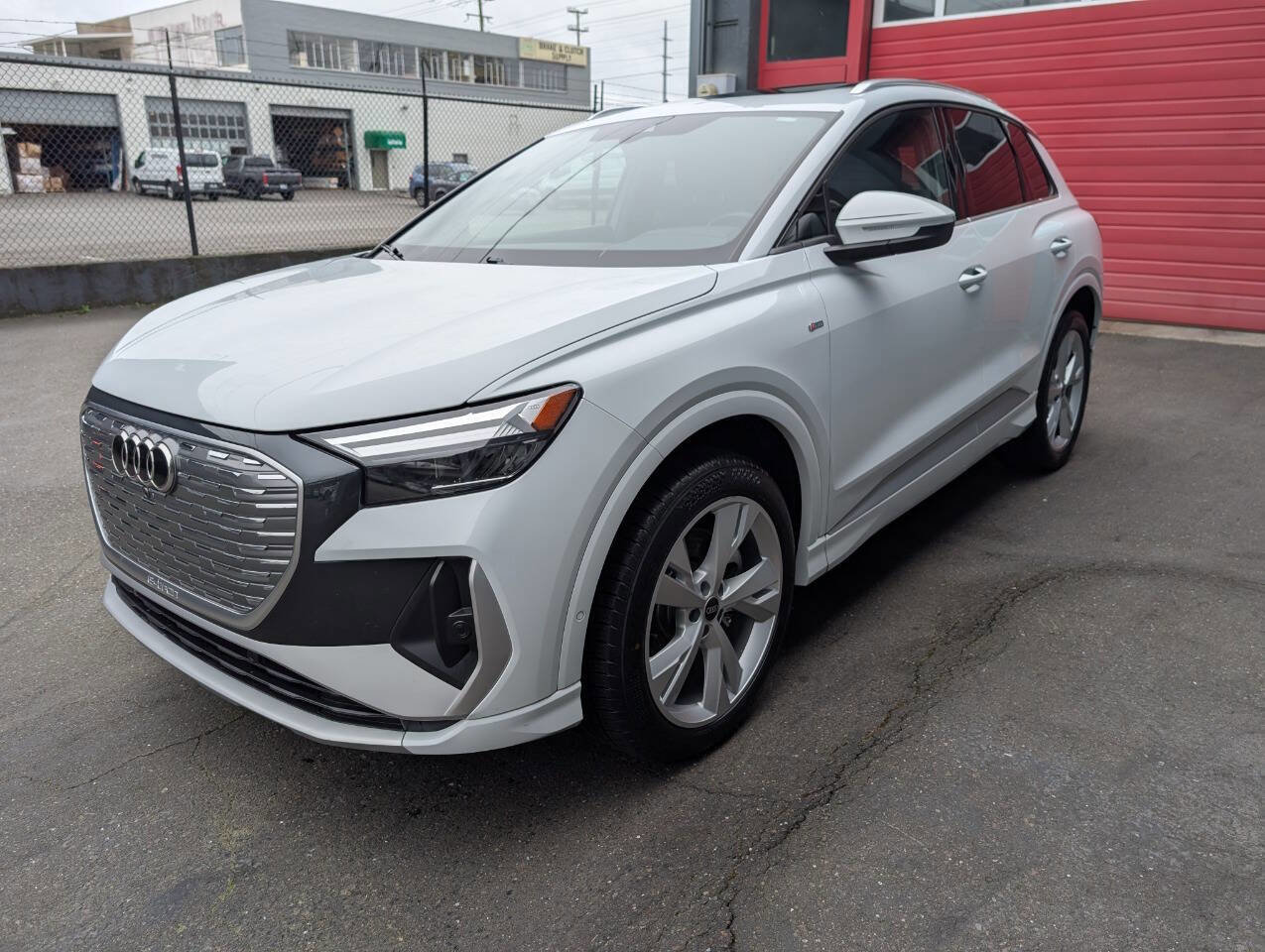 Used 2023 Audi Q4 e-tron Premium Plus w/ Premium Plus image 6