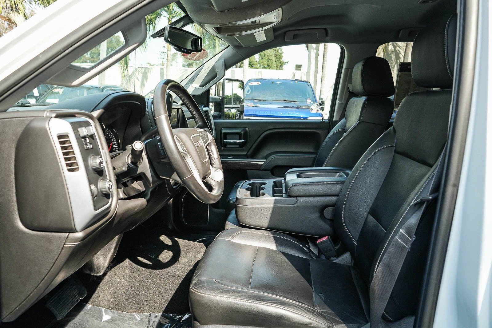 Used 2015 GMC Sierra 2500 SLT w/ SLT Preferred Package AWD/4WD image 16