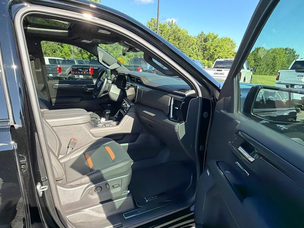 Used 2024 GMC Sierra 1500 AT4 w/ Technology Package AWD/4WD image 16