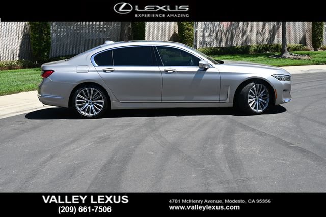 Used 2022 BMW 750i xDrive AWD/4WD image 3