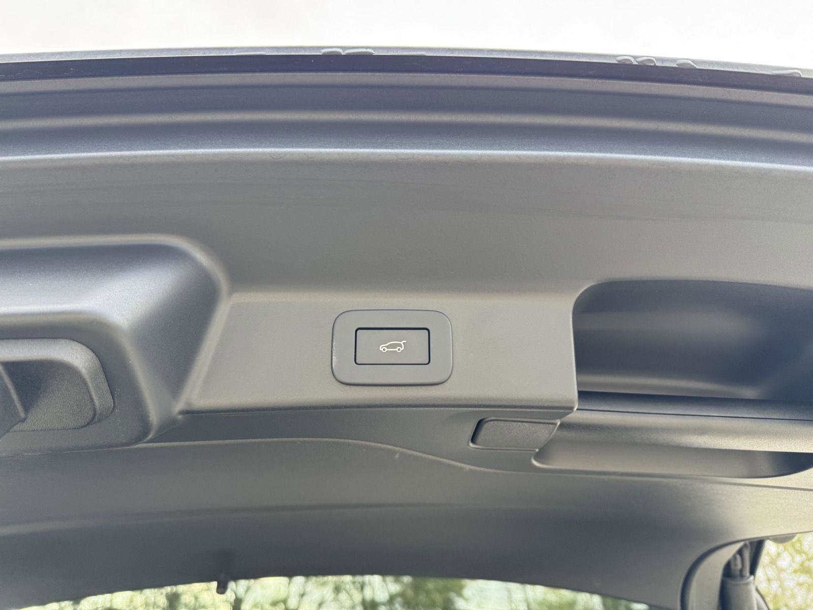 Used 2024 Jaguar F-PACE R-Dynamic S image 23