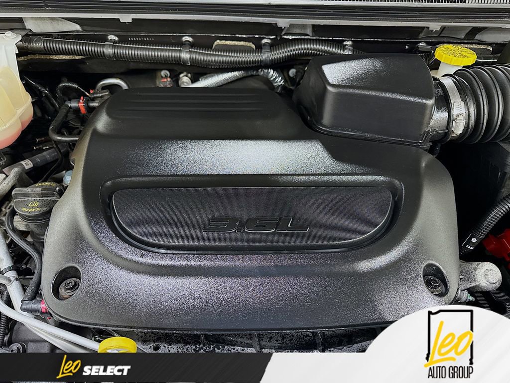 Used 2023 Chrysler Pacifica Touring-L FWD image 33