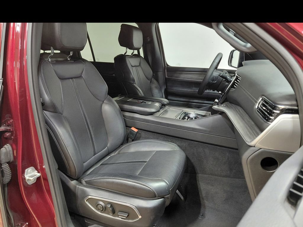 Certified 2024 Jeep Wagoneer Series III AWD/4WD image 34