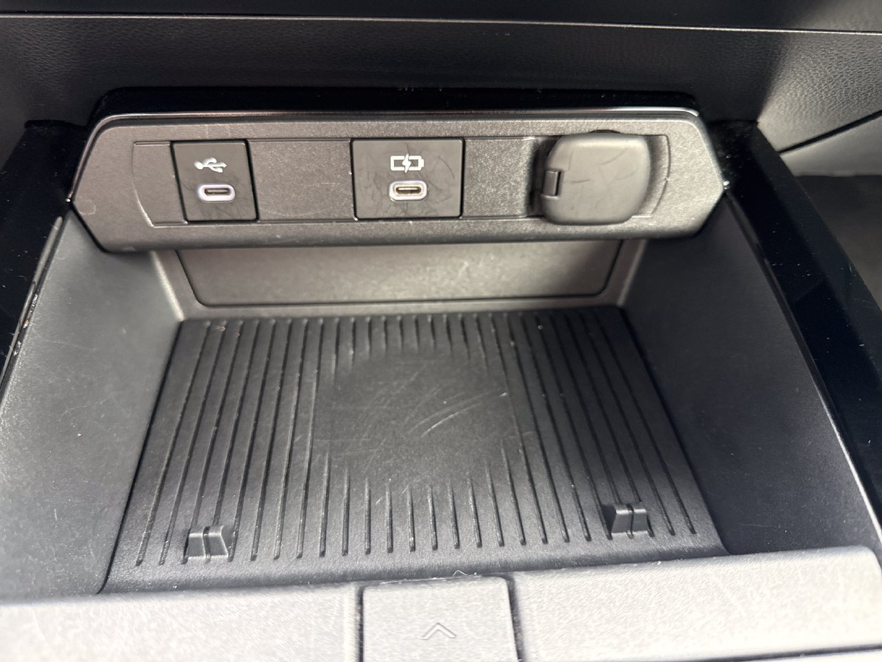 Used 2025 Toyota Prius LE FWD image 20