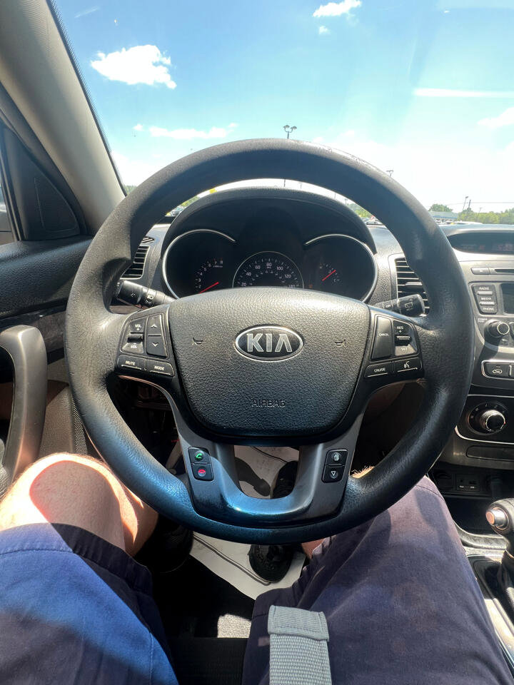 Used 2014 Kia Sorento LX image 17