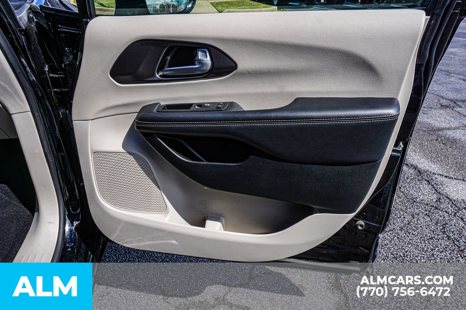 Used 2024 Chrysler Pacifica Touring-L image 48