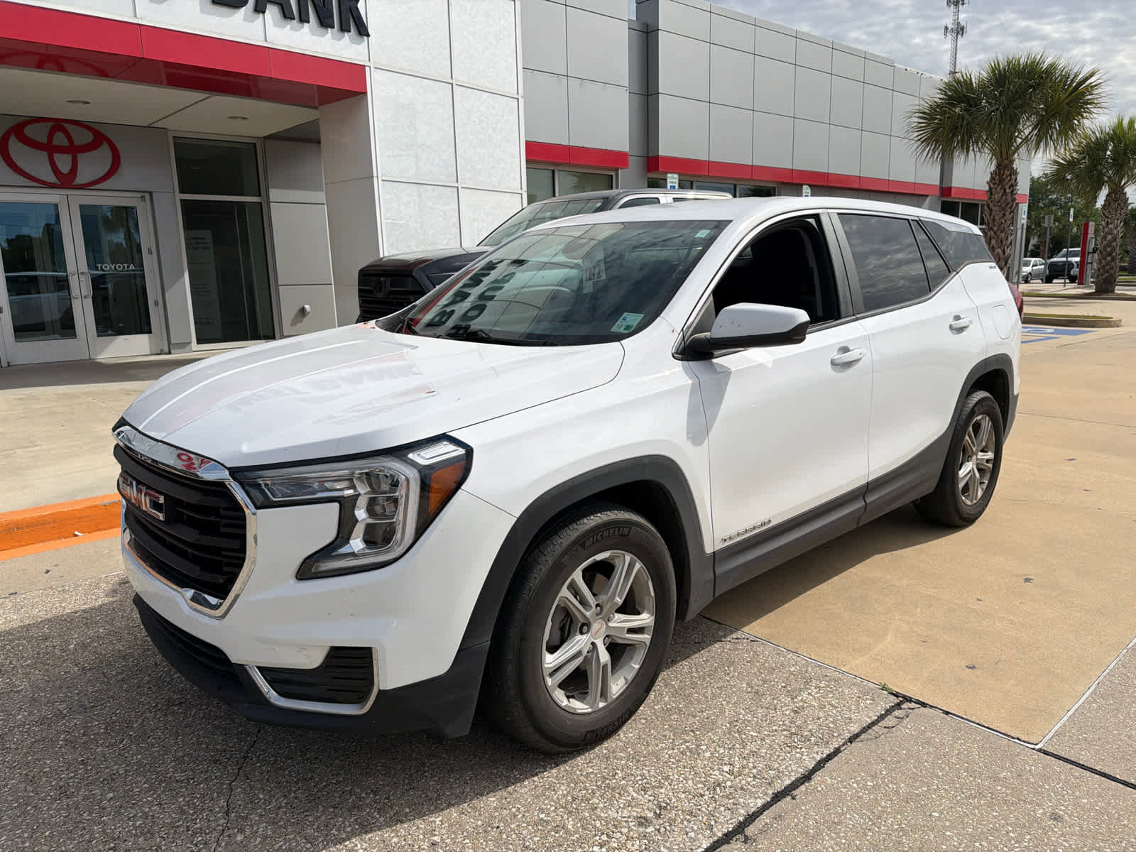 Used 2024 GMC Terrain SLE FWD image 42