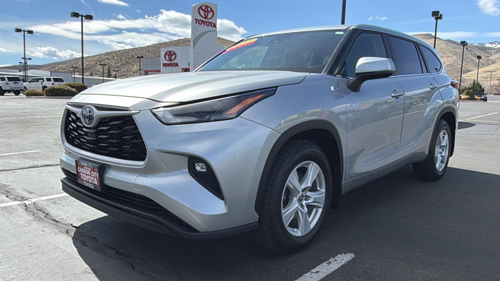 Used 2023 Toyota Highlander LE image 7