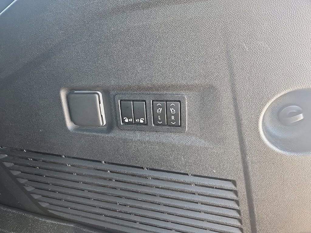 Used 2022 GMC Yukon XL Denali image 36