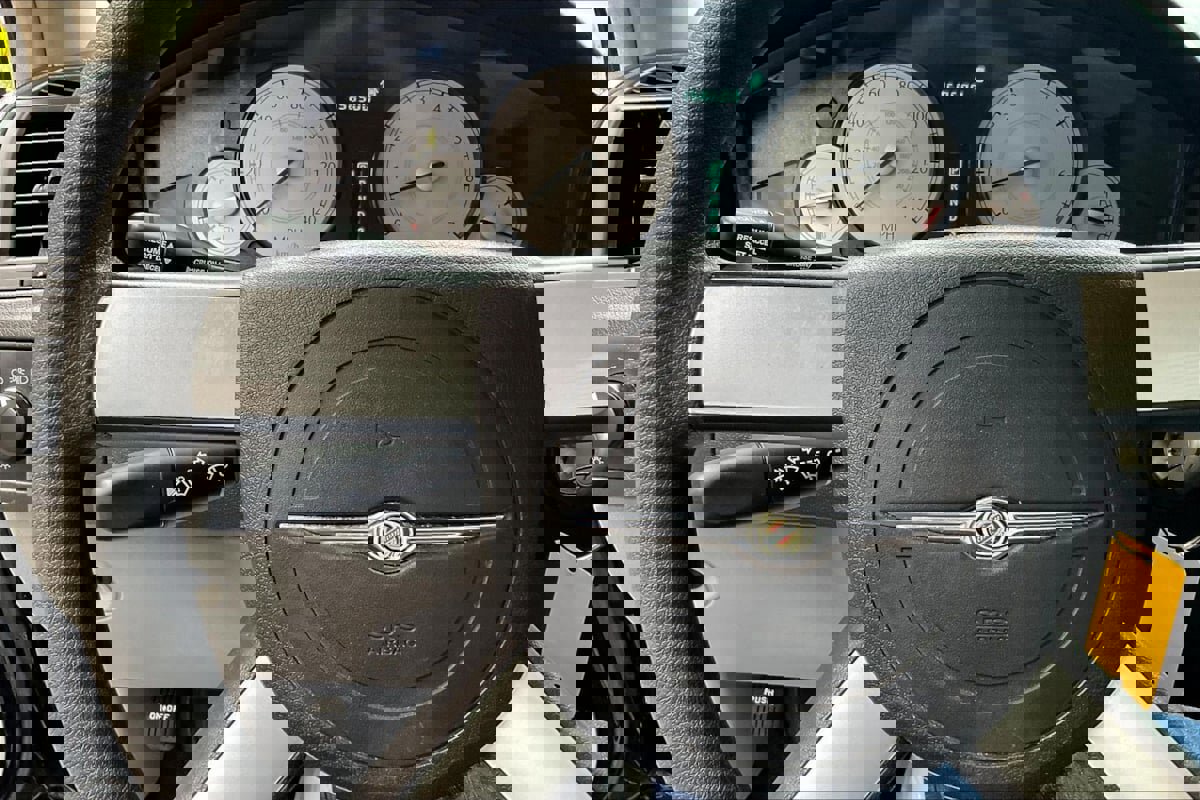 Used 2007 Chrysler 300 RWD image 11