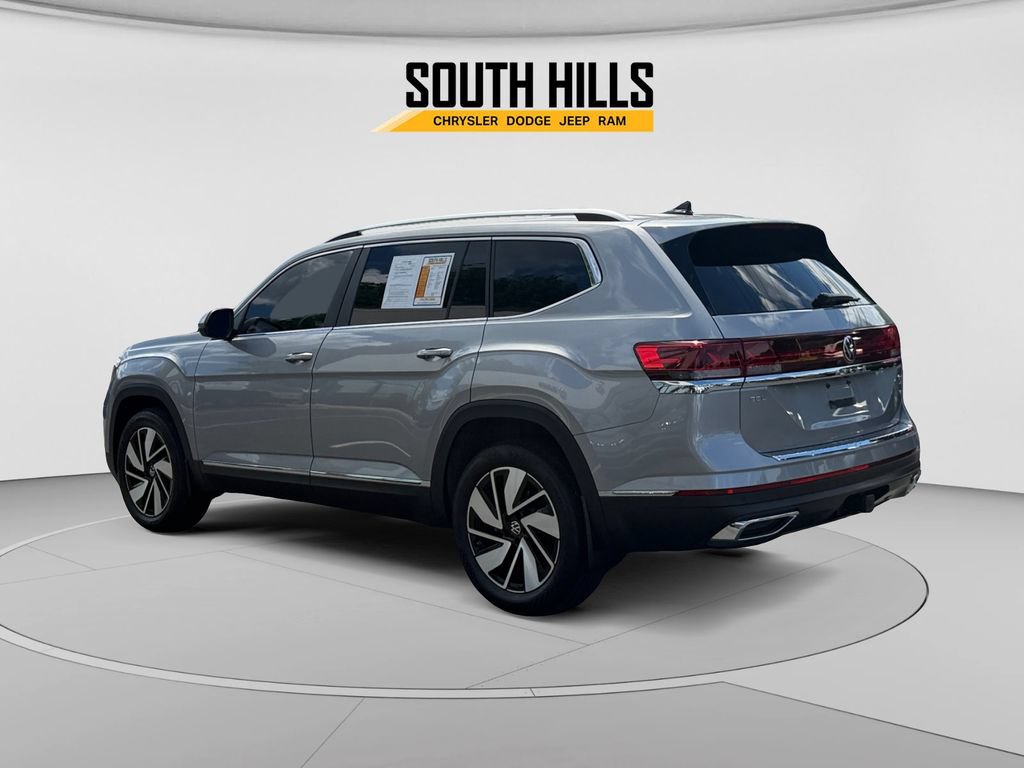 Used 2025 Volkswagen Atlas SEL AWD/4WD image 3