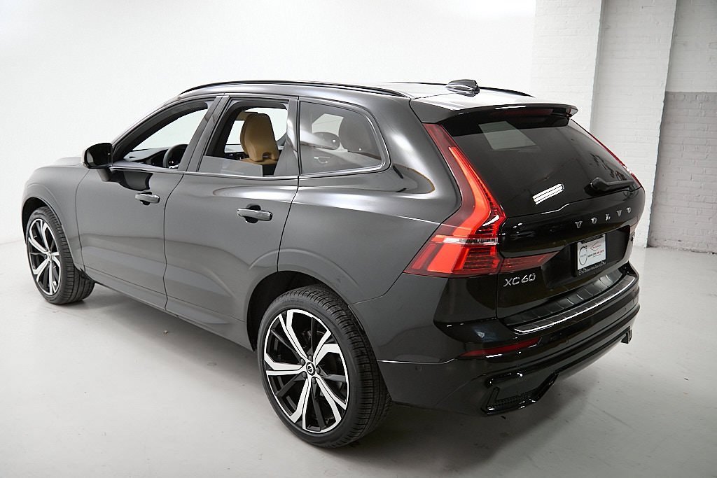 Certified 2023 Volvo XC60 B5 Ultimate w/ Protection Package Premier image 7