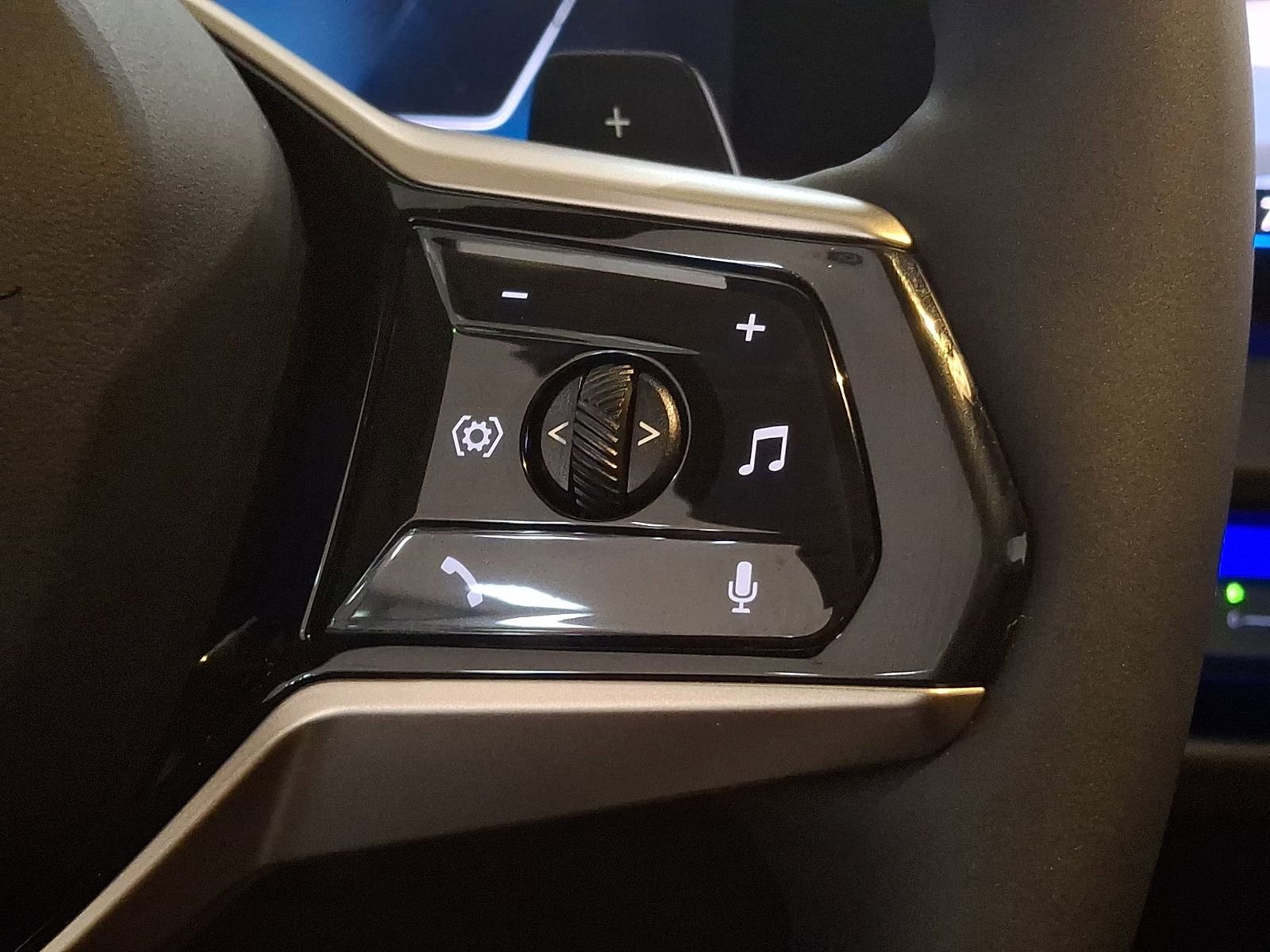 Used 2025 BMW X3 xDrive30i w/ Premium Package image 18