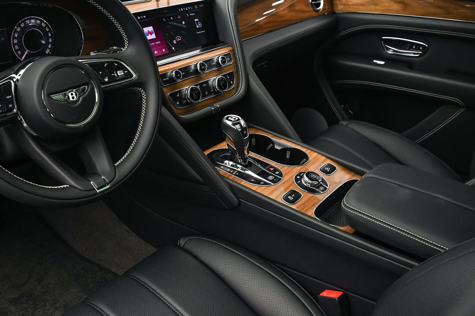 New 2025 Bentley Bentayga image 35