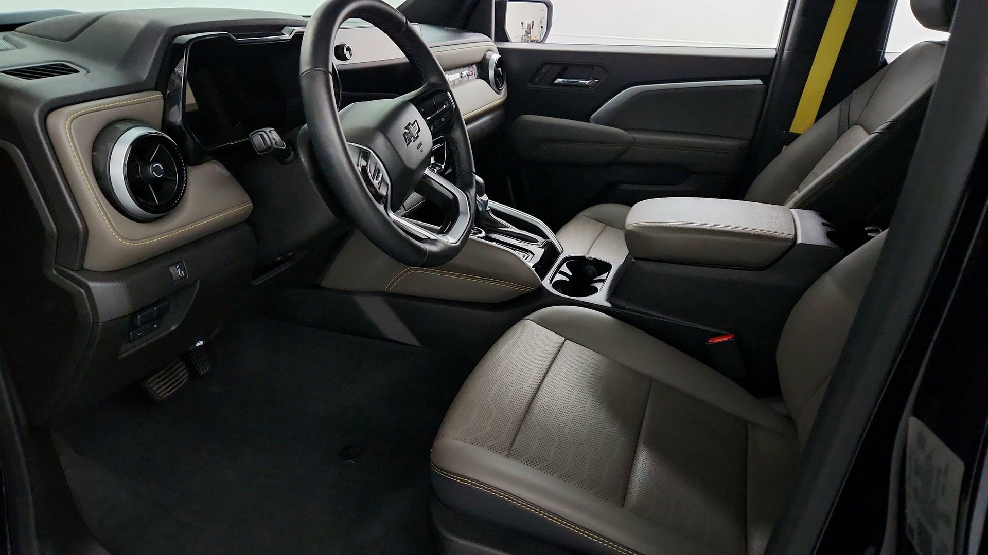 Certified 2024 Chevrolet Colorado ZR2 w/ ZR2 Convenience Package III AWD/4WD image 13