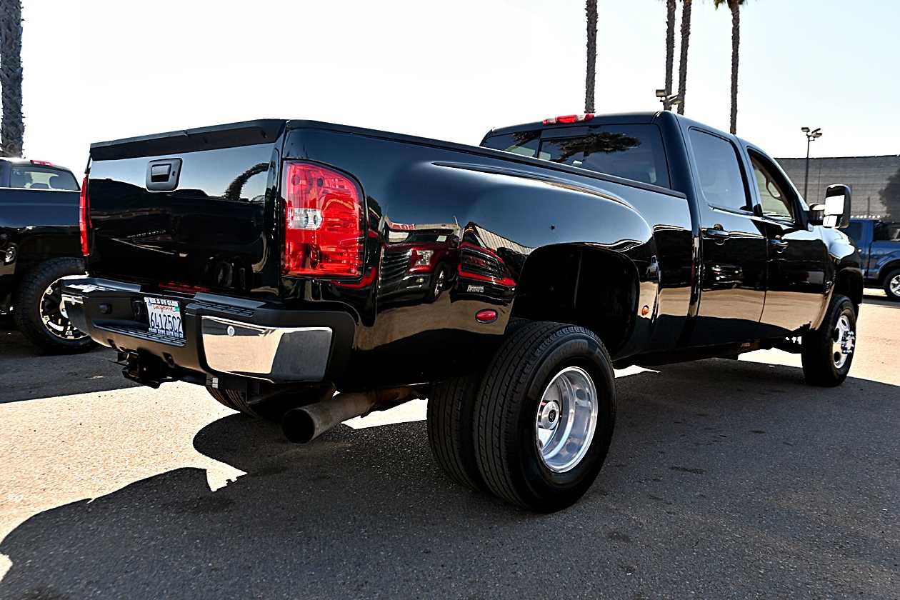 Used 2007 GMC Sierra 3500 SLT w/ Entertainment Package RWD image 7