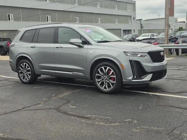 Used 2024 Cadillac XT6 Sport image 11