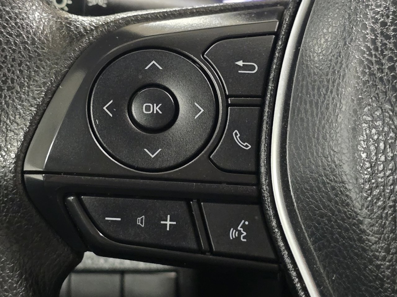 Certified 2019 Toyota Camry LE w/ Convenience Package image 29