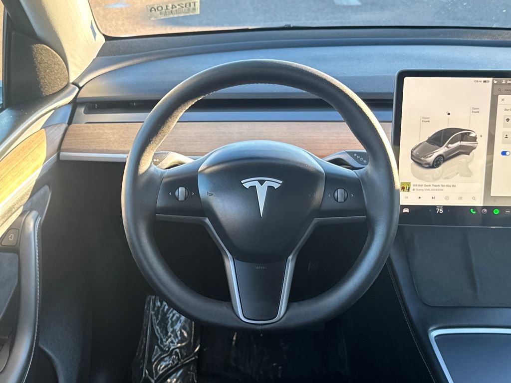 Used 2025 Tesla Model Y Long Range image 14