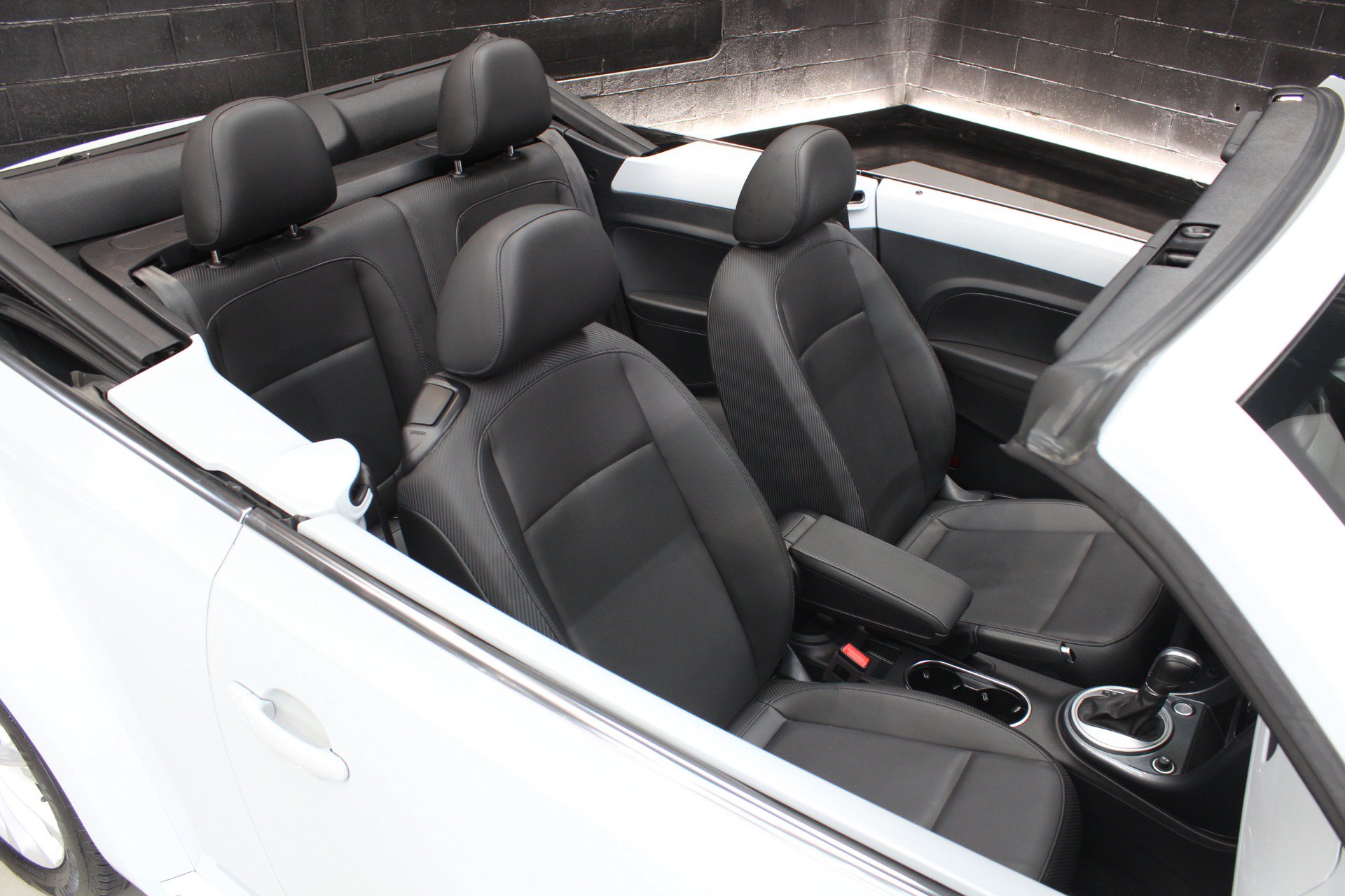 Used 2018 Volkswagen Beetle 2.0T SE FWD image 40