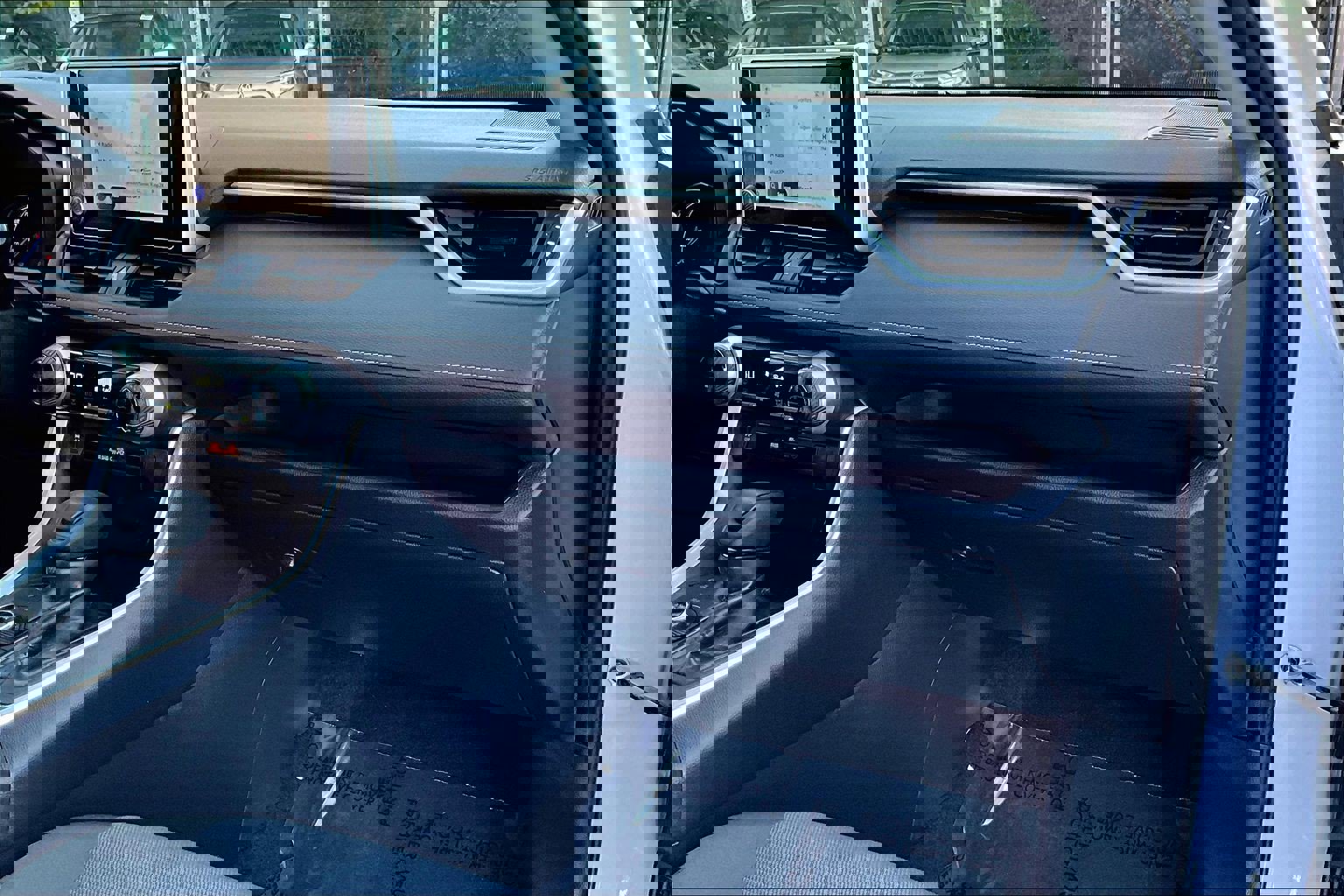 Used 2025 Toyota RAV4 XLE image 15