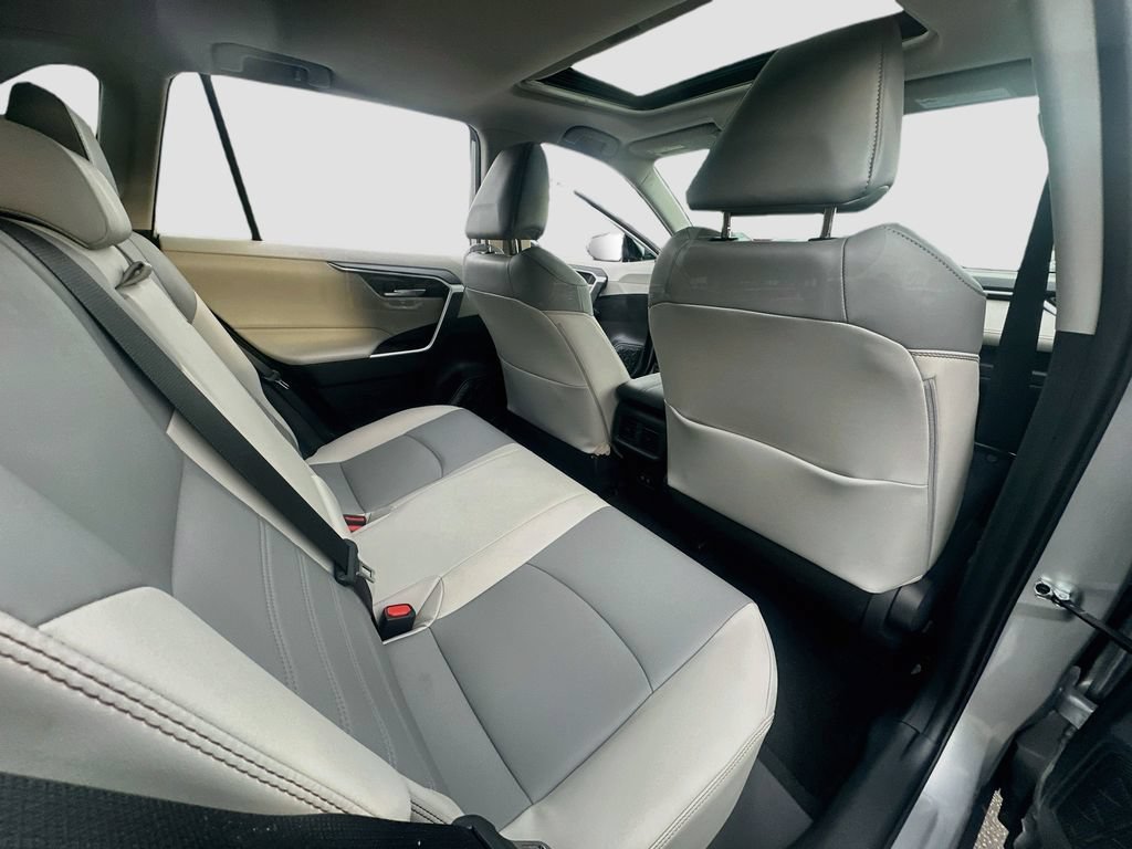 Used 2019 Toyota RAV4 XLE Premium FWD image 27