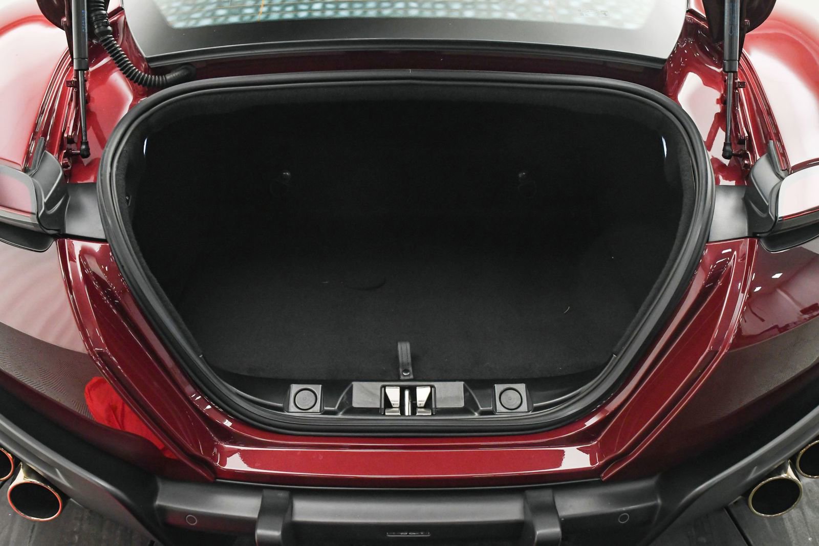 Used 2023 Ferrari Roma image 8