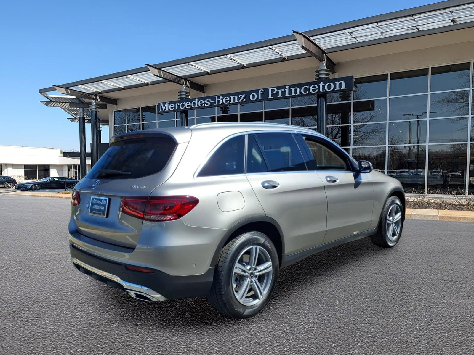 Used 2021 Mercedes-Benz GLC 300 4MATIC image 3