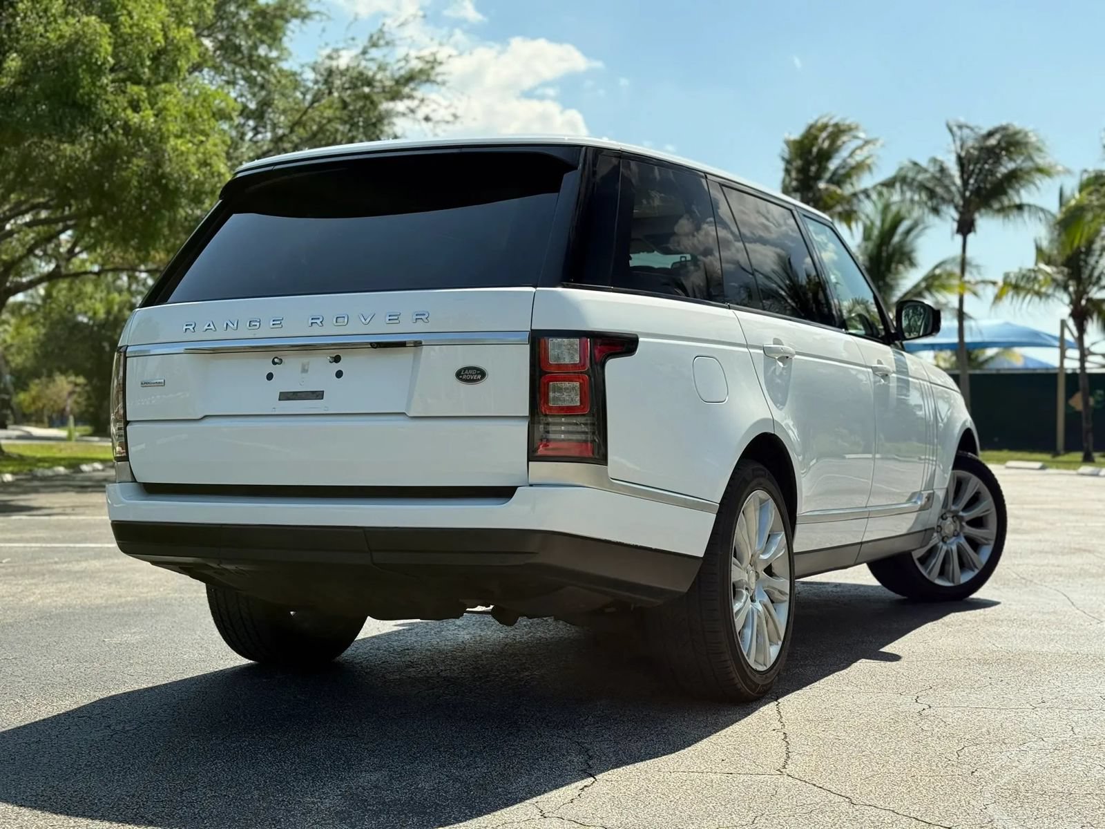Used 2015 Land Rover Range Rover Long Wheelbase Supercharged AWD/4WD image 3