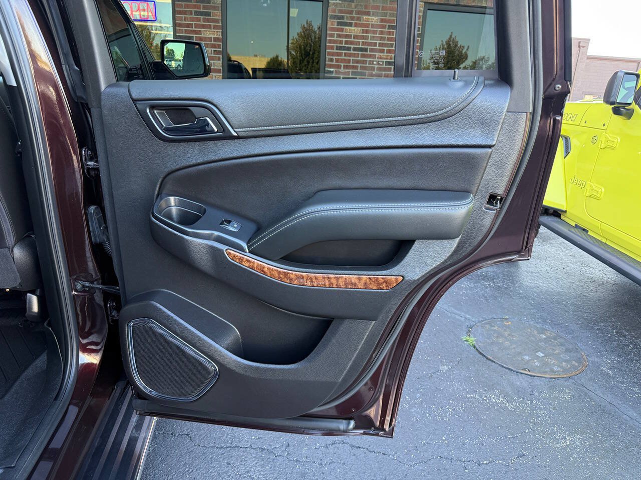 Used 2020 Chevrolet Tahoe Premier AWD/4WD image 25