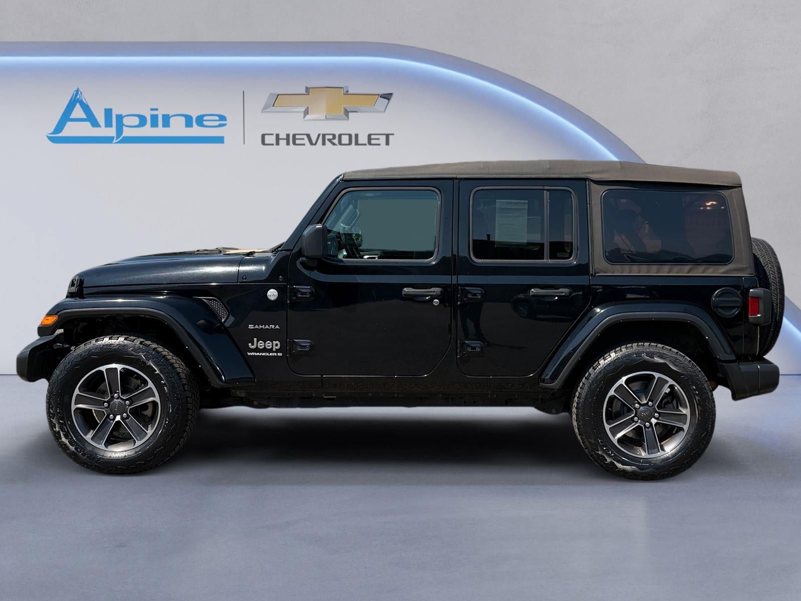 Used 2023 Jeep Wrangler Unlimited Sahara w/ Cold Weather Group AWD/4WD image 2