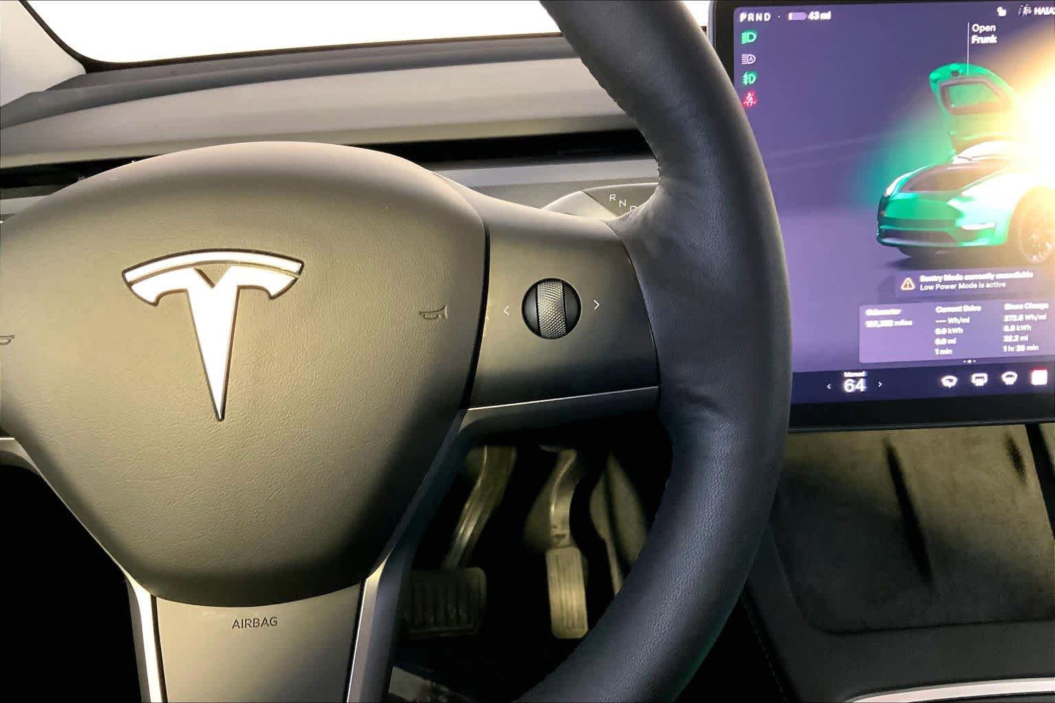 Used 2022 Tesla Model Y Long Range AWD/4WD image 24