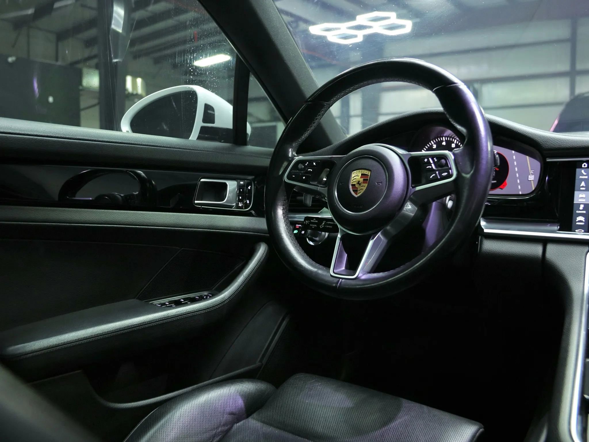 Used 2017 Porsche Panamera 4 image 41