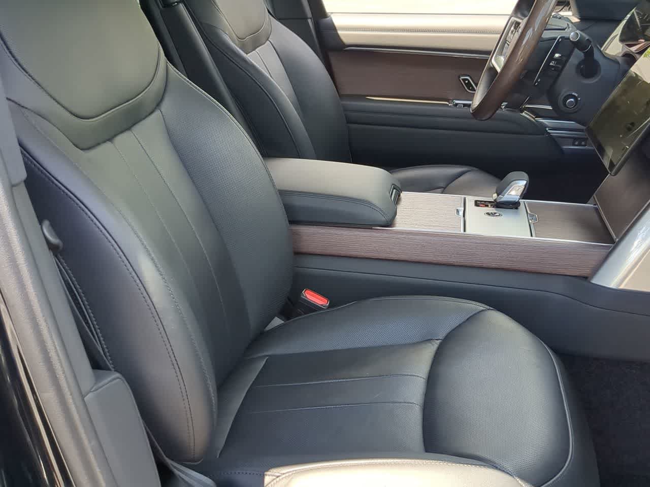 New 2025 Land Rover Range Rover Long Wheelbase SE AWD/4WD image 24