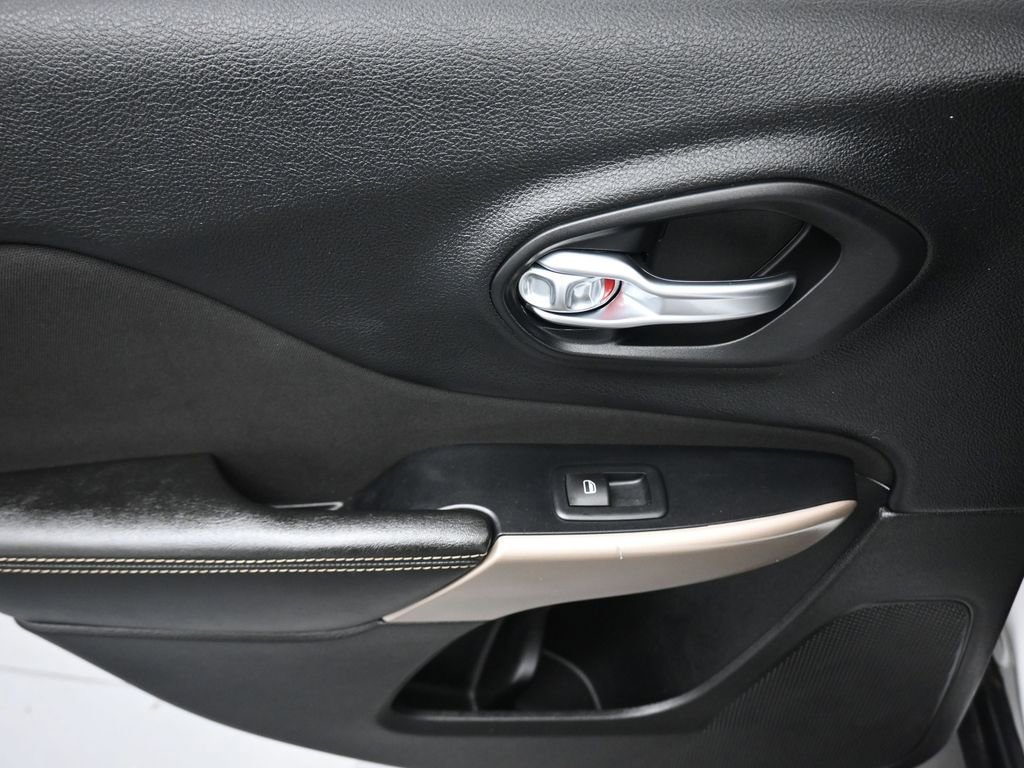 Used 2017 Jeep Cherokee Sport w/ Cold Weather Group image 29