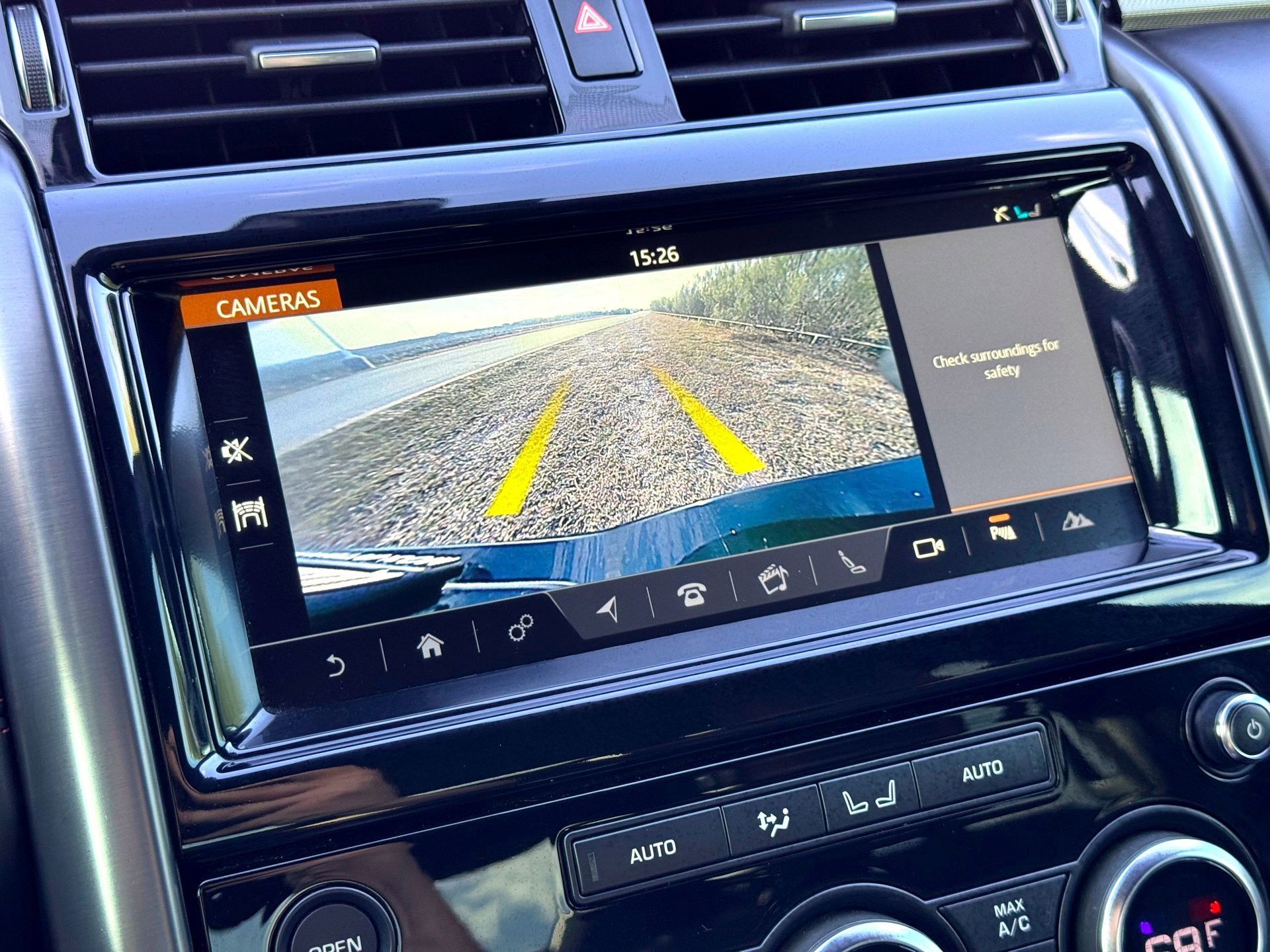 Used 2018 Land Rover Discovery HSE image 36