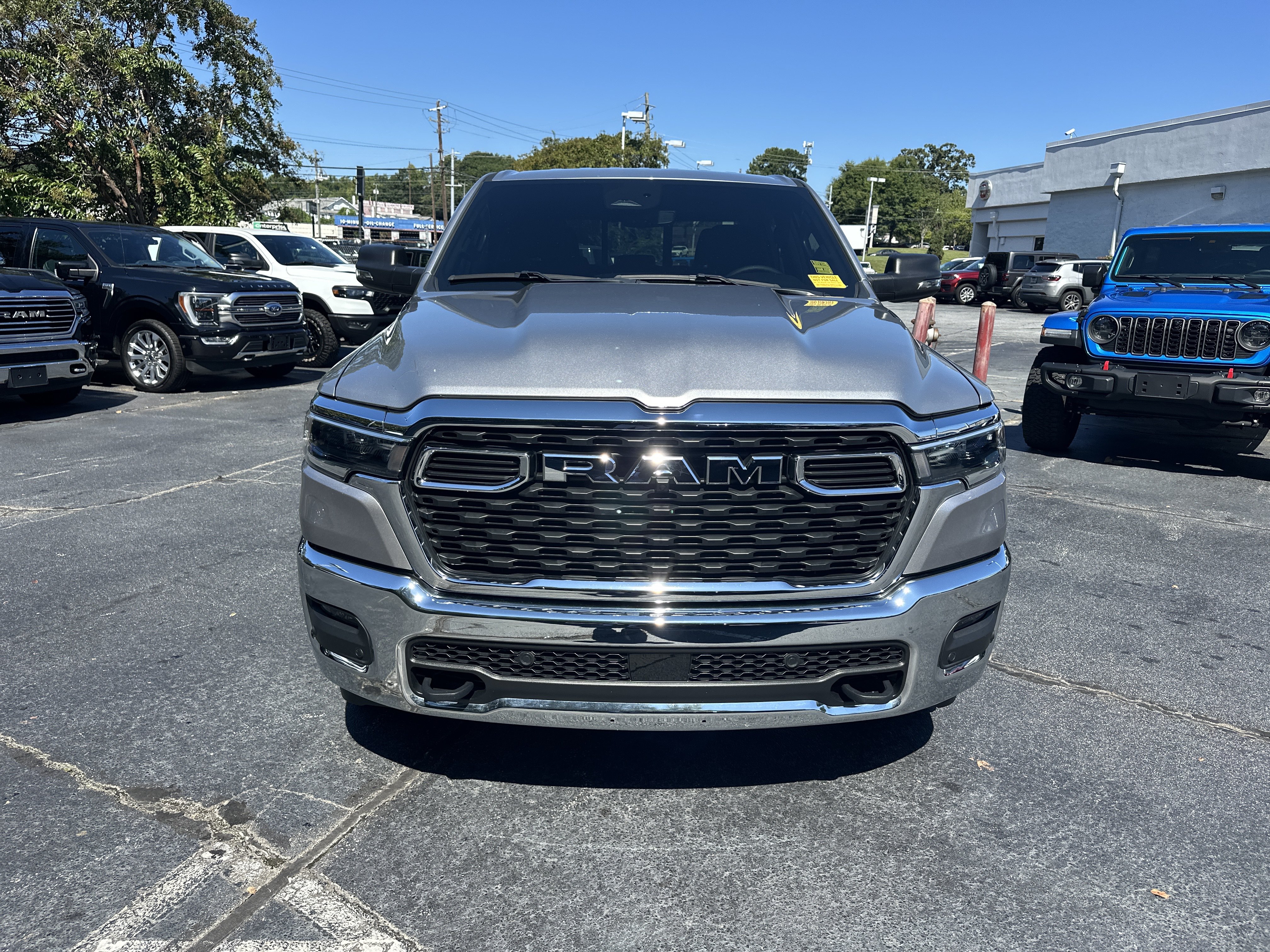 Used 2025 RAM 1500 Big Horn AWD/4WD image 4