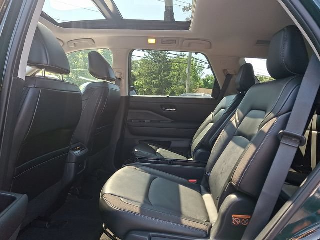 Used 2024 Nissan Pathfinder SL w/ SL Premium Package AWD/4WD image 11