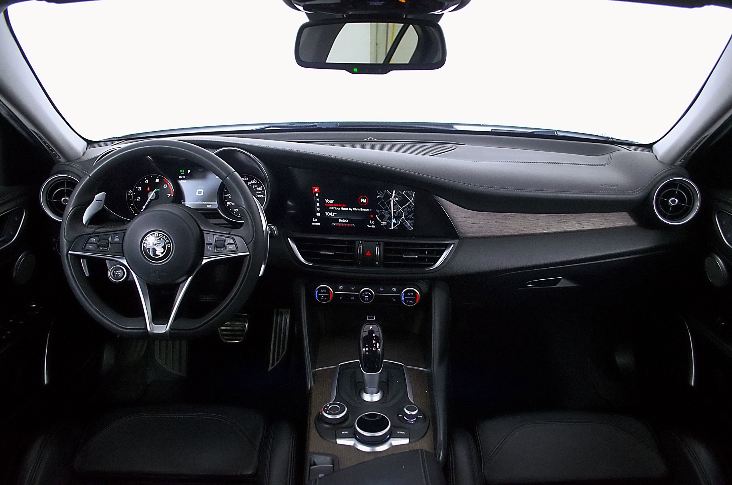 Used 2017 Alfa Romeo Giulia Ti w/ TI 19" Sport Package RWD image 24