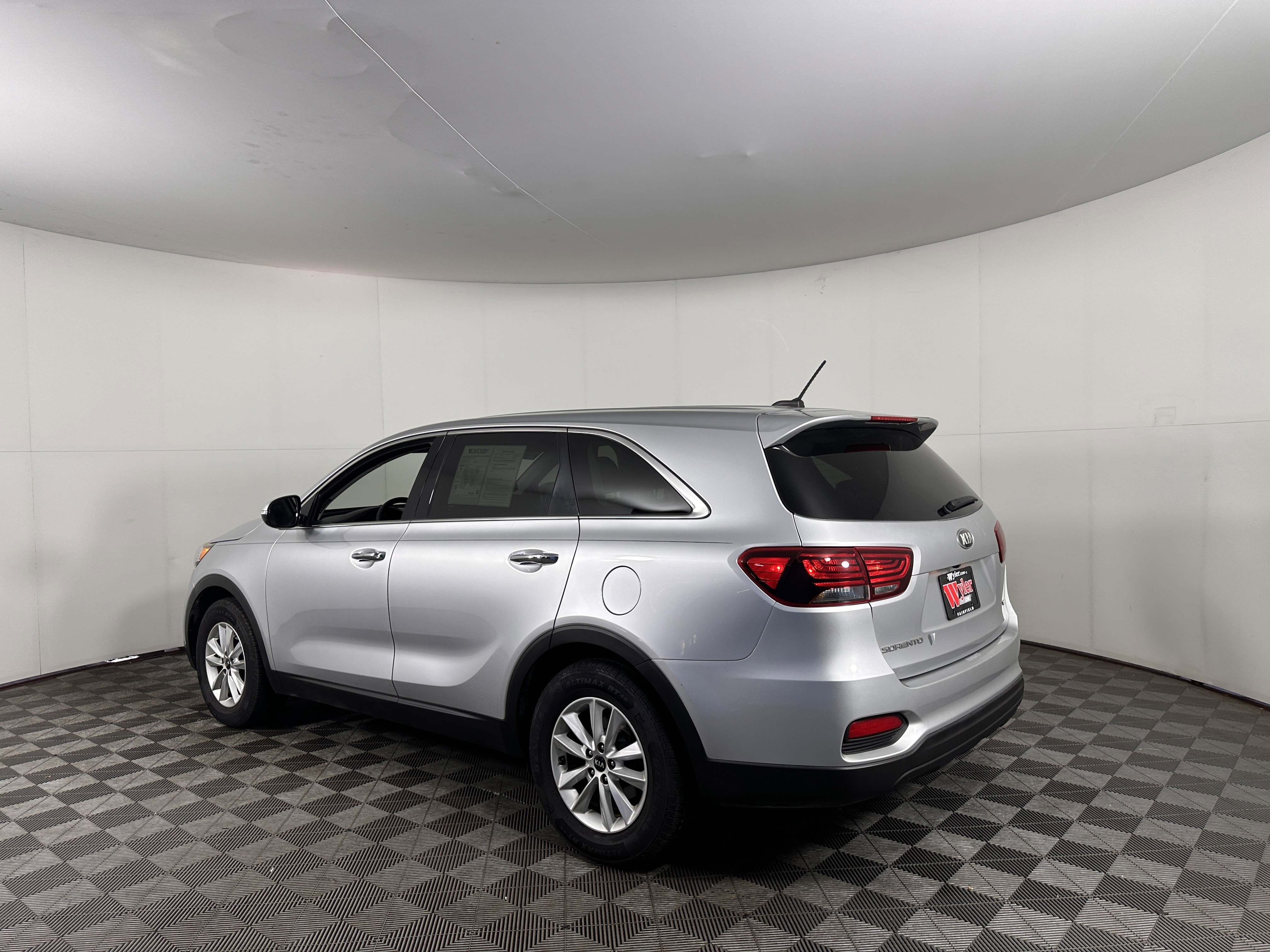 Used 2019 Kia Sorento LX image 14