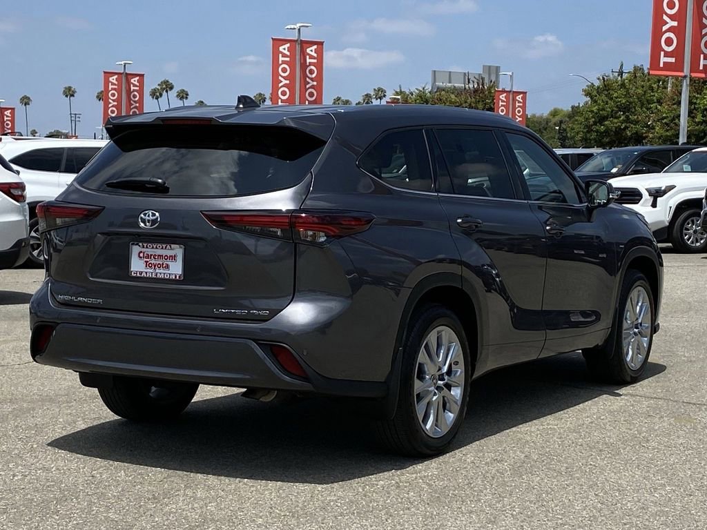 Used 2024 Toyota Highlander Limited AWD/4WD image 45