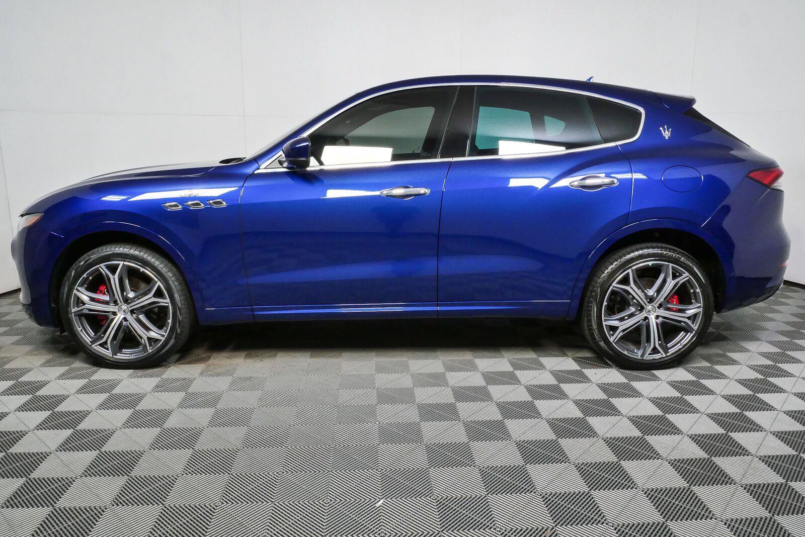 Used 2023 Maserati Levante GT AWD/4WD image 25